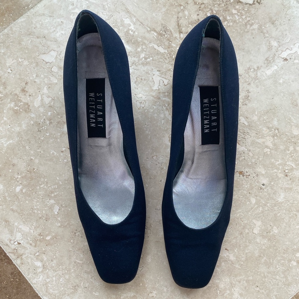 Stuart Weizman navy pumps